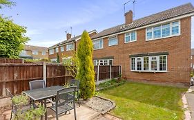 Bright & Spacious With Garden & Parking